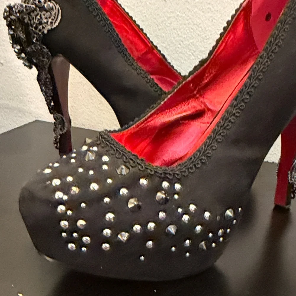 Black crystal
Studded Women's high heel Shoes - Picture 5 of 17